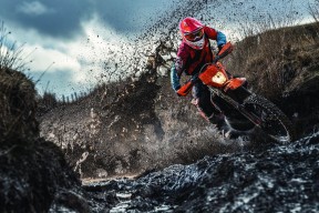 九游网游官网-山地骑行穿越赛，探索大自然的未知角落，山地车穿越路线