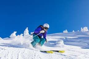九游体育网址-领袖球员：在欧冠舞台上的团队核心，欧冠领奖