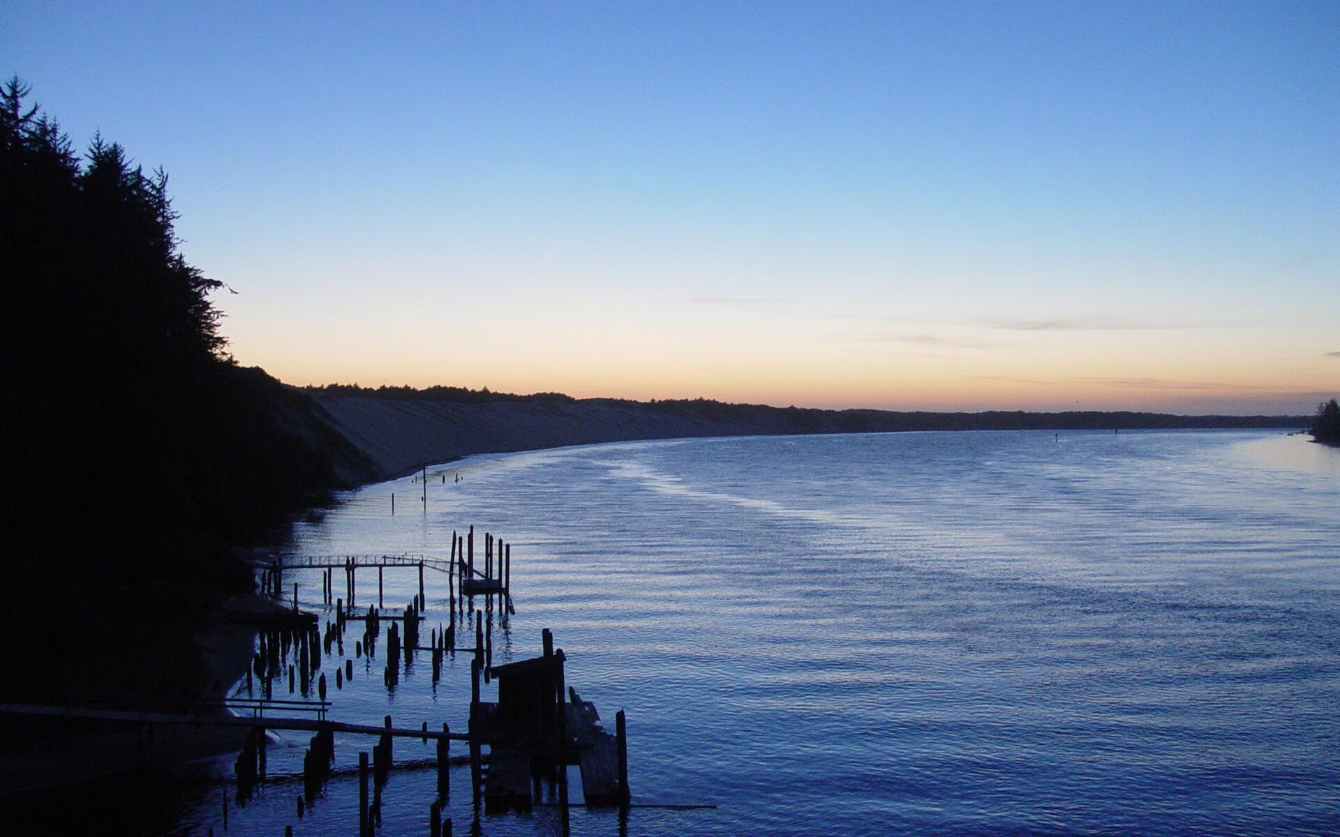 跳水选手姿态优美赢得掌声，跳水运动员精彩瞬间